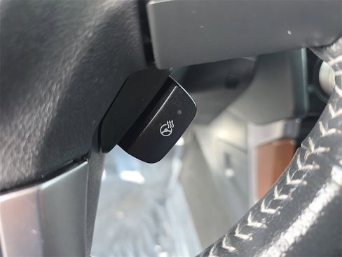 Used 2018 Subaru Forester 2.5i Touring w/ Popular Package #2 image 32