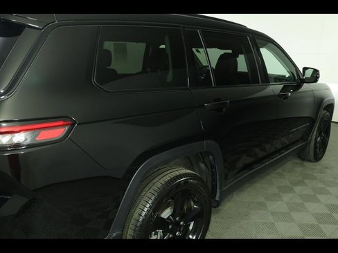 Used 2023 Jeep Grand Cherokee L Limited w/ Luxury Tech Group II AWD/4WD image 22