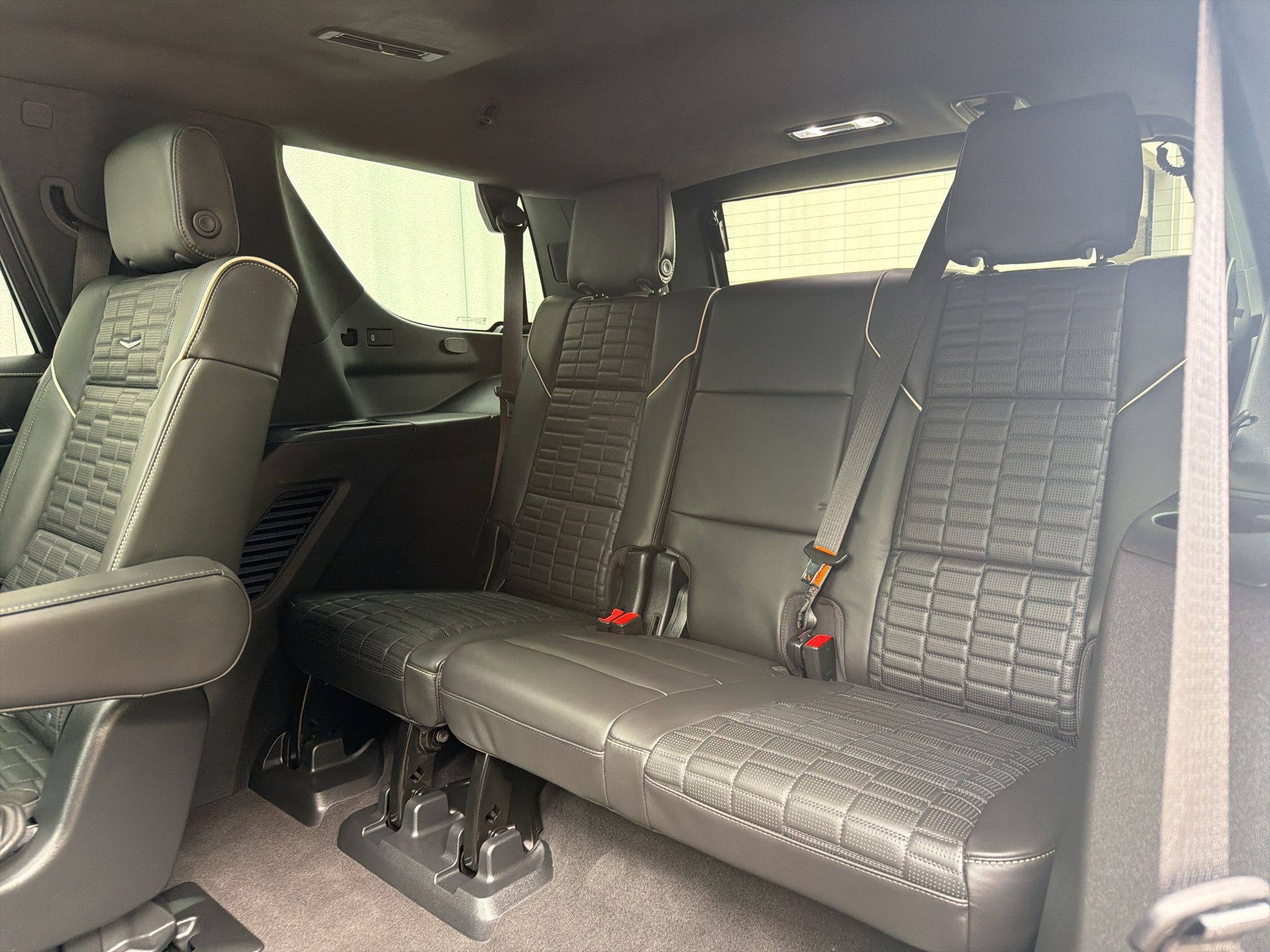 Used 2022 Cadillac Escalade Sport Platinum w/ Heavy-Duty Trailer Package AWD/4WD image 15