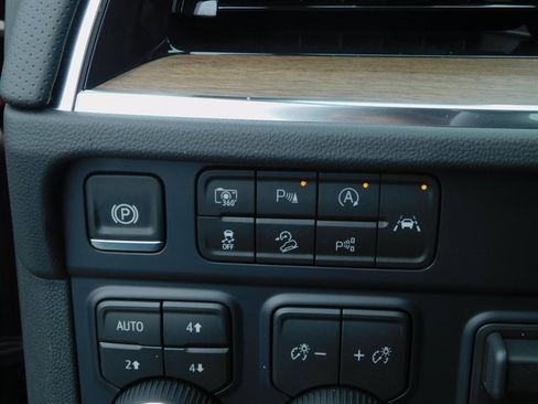 New 2026 Chevrolet Suburban High Country image 40