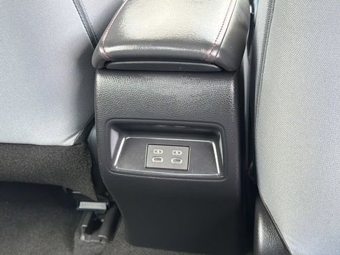 Used 2025 Toyota Corolla SE w/ SE Premium Package FWD image 17