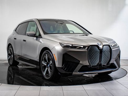 Used 2023 BMW iX M60 image 5