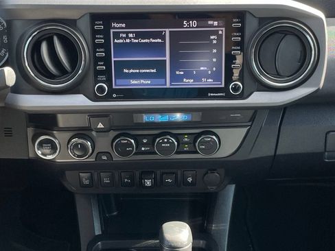 Used 2021 Toyota Tacoma TRD Off-Road w/ Technology Package AWD/4WD image 17