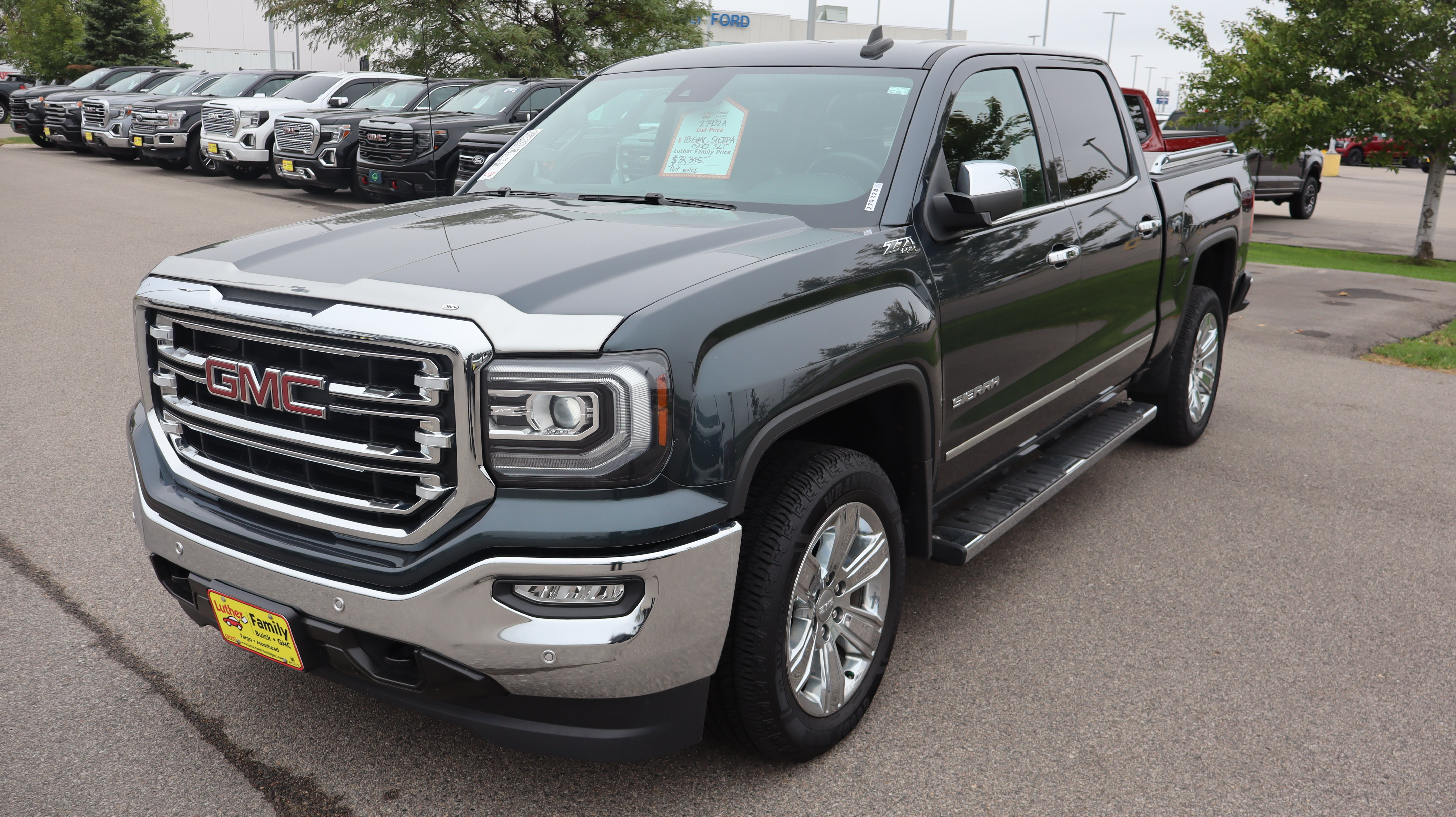Used 2018 GMC Sierra 1500 SLT AWD/4WD image 3