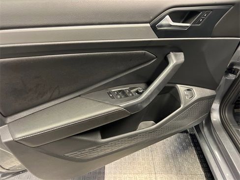 Certified 2024 Volkswagen Jetta Sport image 7