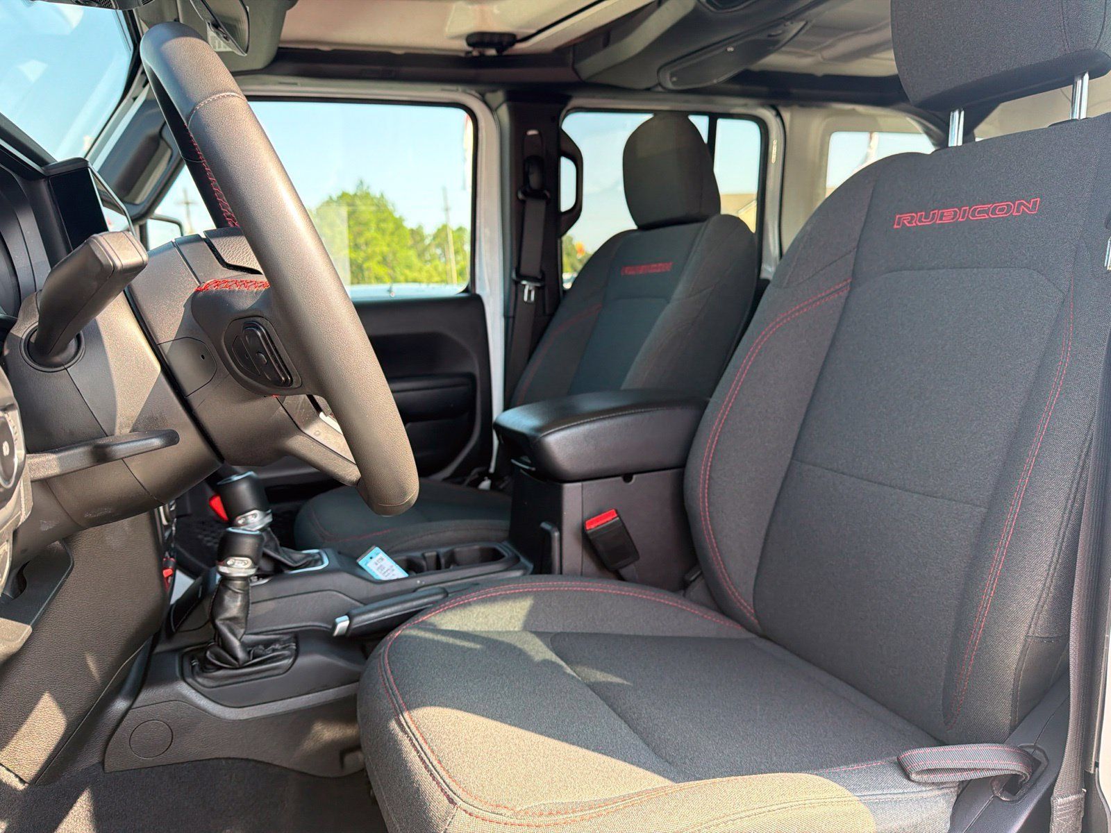 Used 2025 Jeep Wrangler Unlimited Rubicon AWD/4WD image 8