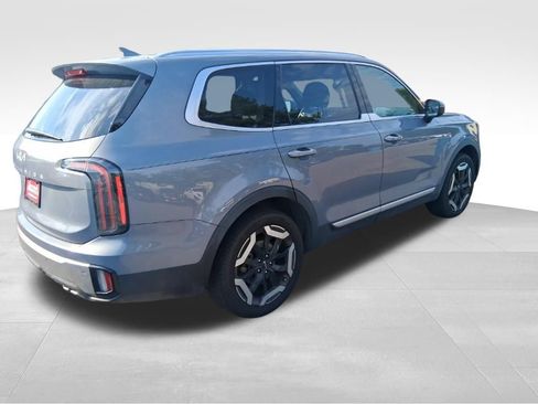 Certified 2023 Kia Telluride EX w/ EX Captain's Chair Package FWD image 2