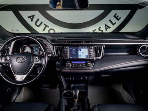 Used 2016 Toyota RAV4 SE w/ Advanced Technology Package FWD image 3