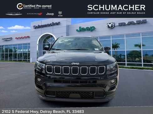 Used 2024 Jeep Compass Latitude AWD/4WD image 2