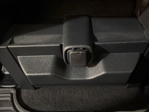 Used 2022 Ford F250 XLT w/ Black Appearance Package image 13