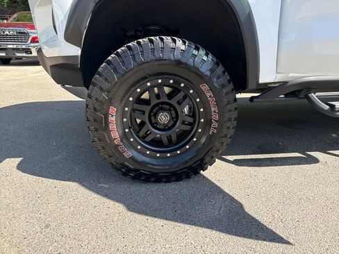 Used 2023 Chevrolet Colorado ZR2 w/ ZR2 Convenience Package III AWD/4WD image 28