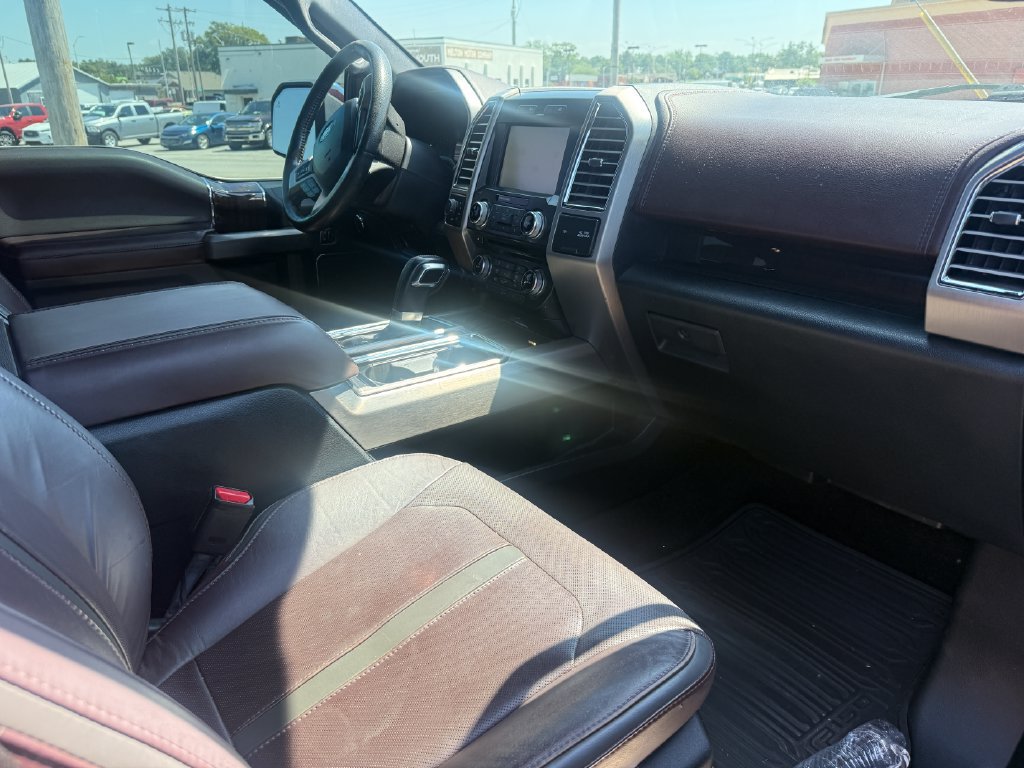 Used 2015 Ford F150 Platinum w/ Equipment Group 701A Luxury AWD/4WD image 6