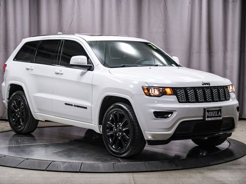 Used 2020 Jeep Grand Cherokee Altitude image 5
