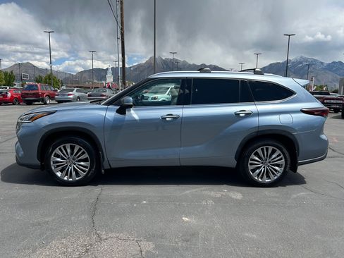 New 2024 Toyota Highlander Platinum AWD/4WD image 2