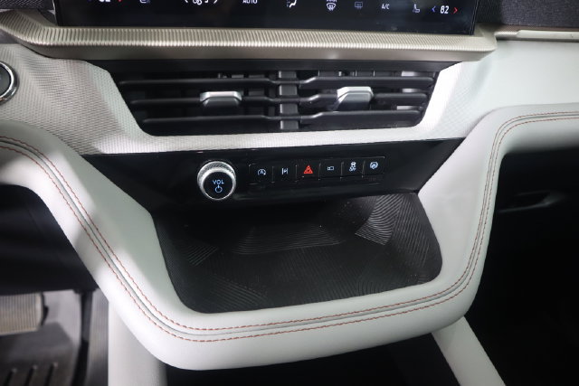 Certified 2025 Ford Explorer Active w/ Active Comfort Package AWD/4WD image 41