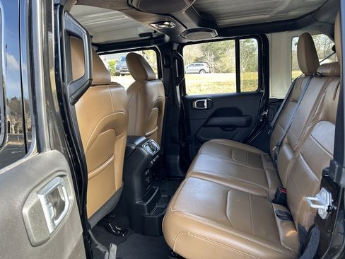 Used 2023 Jeep Wrangler Unlimited Sahara w/ Cold Weather Group image 39