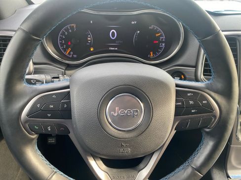 Used 2020 Jeep Grand Cherokee Laredo image 12