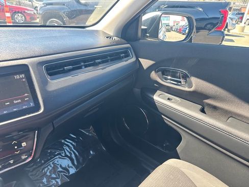 Used 2019 Honda HR-V EX image 28