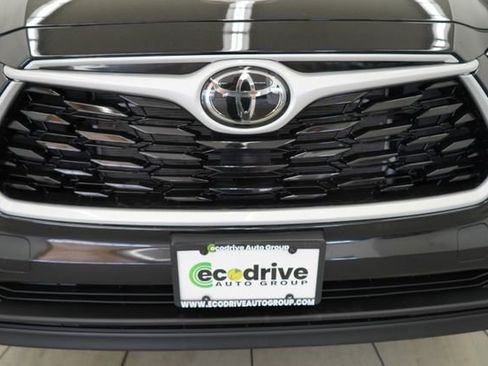 Used 2024 Toyota Highlander LE AWD/4WD image 92