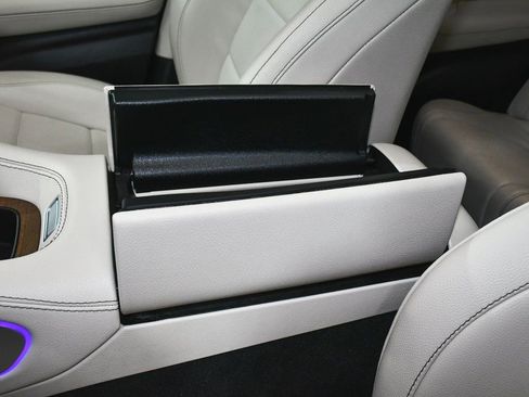 Used 2022 Mercedes-Benz GLE 350 4MATIC w/ Premium Package image 50