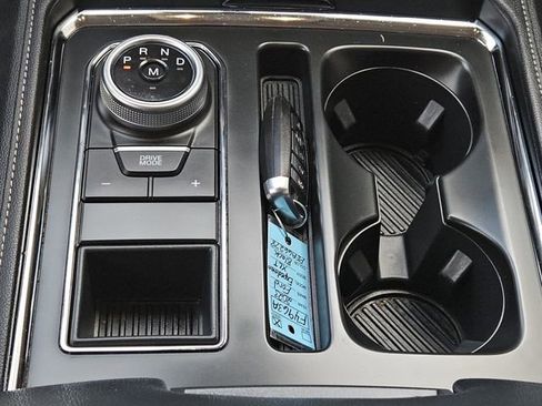 Used 2023 Ford Expedition XLT image 18