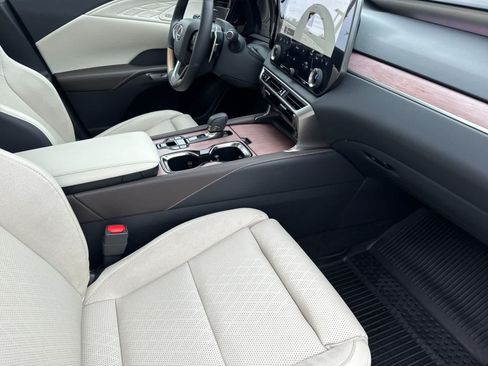 Certified 2026 Lexus RX 450h AWD w/ Convenience Package image 17