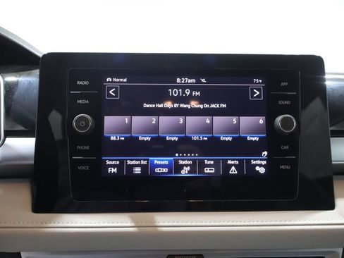 Used 2025 Volkswagen Taos SE AWD/4WD image 25