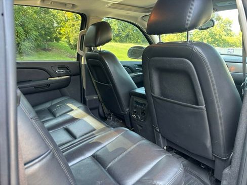 Used 2013 Chevrolet Avalanche LT image 19