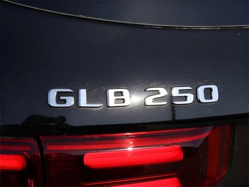 Certified 2025 Mercedes-Benz GLB 250 4MATIC image 8