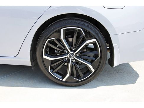 Used 2024 Nissan Altima 2.5 SR w/ SR Premium Package image 31