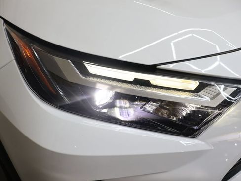 Used 2022 Toyota RAV4 XLE FWD image 27