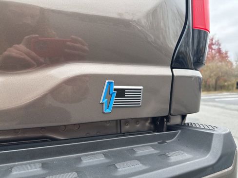 Used 2022 Ford F150 Lightning Lariat image 77