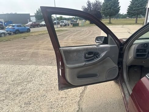 Used 2001 Chevrolet Lumina w/ Preferred Equipment Group FWD image 16
