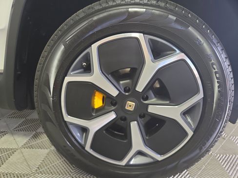 Used 2022 Rivian R1T Adventure image 12