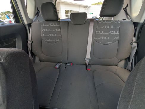 Used 2013 Kia Soul + FWD image 13