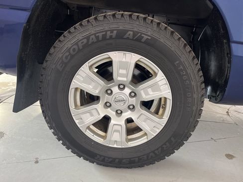 Used 2017 Nissan Titan SV AWD/4WD image 16