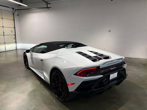 Used 2021 Lamborghini Huracan EVO image 34