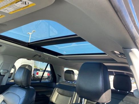 Used 2022 Ford Explorer Limited image 14