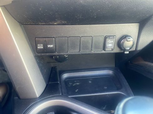 Used 2016 Toyota RAV4 XLE AWD/4WD image 21