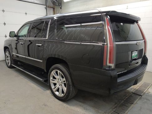 Used 2017 Cadillac Escalade ESV Premium Luxury image 3