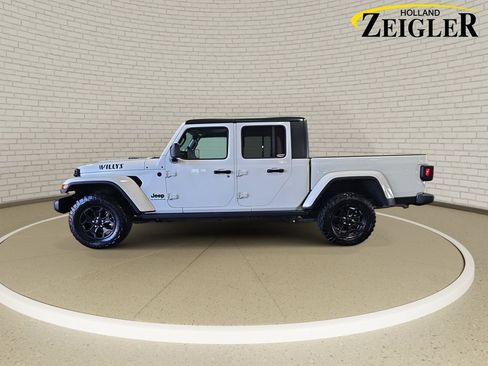 Used 2023 Jeep Gladiator Sport AWD/4WD image 8