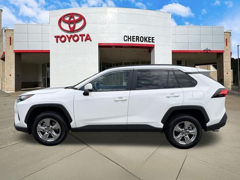 Used 2025 Toyota RAV4 XLE FWD image 8