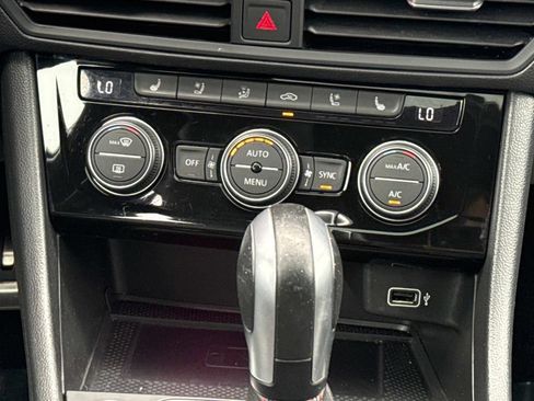 Used 2020 Volkswagen Jetta GLI Autobahn FWD image 16