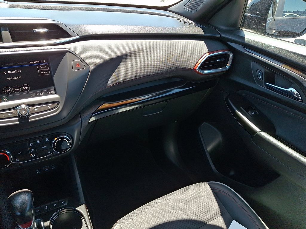 Used 2022 Chevrolet TrailBlazer RS FWD image 17