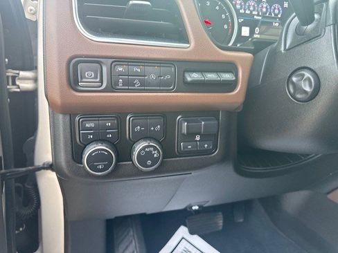 Used 2021 Chevrolet Suburban High Country image 18