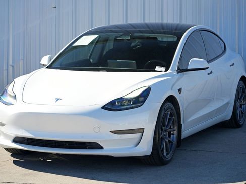 Used 2021 Tesla Model 3 Standard Range Plus image 50