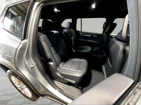 New 2026 GMC Acadia Elevation w/ Elevation Premium Package FWD image 19