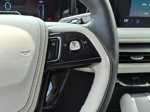 Used 2026 Lincoln Aviator AWD image 19