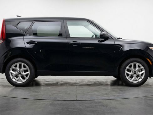 Used 2025 Kia Soul LX w/ LX Technology Package image 11