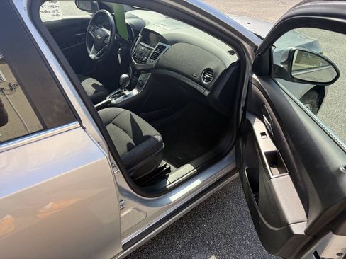 Used 2014 Chevrolet Cruze LT FWD image 16